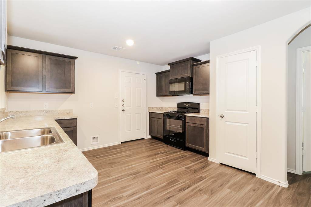 500 Woodhouse Way, Everman, TX 76140