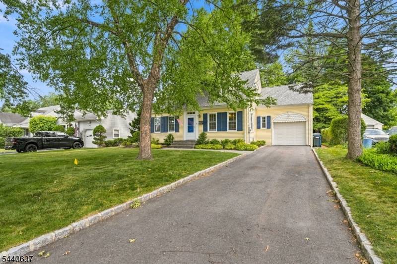 688 Greenbrook Rd, North Plainfield Boro, NJ 07063