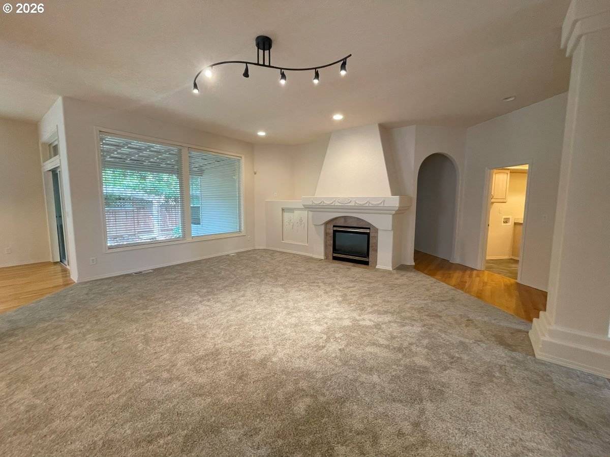 2067 ALEX AVE SE, Salem, OR 97302