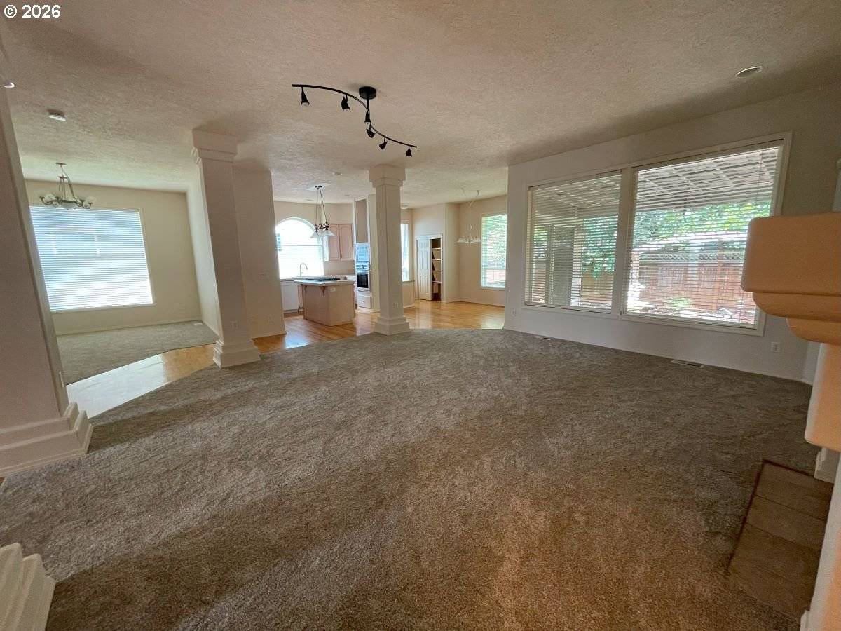 2067 ALEX AVE SE, Salem, OR 97302