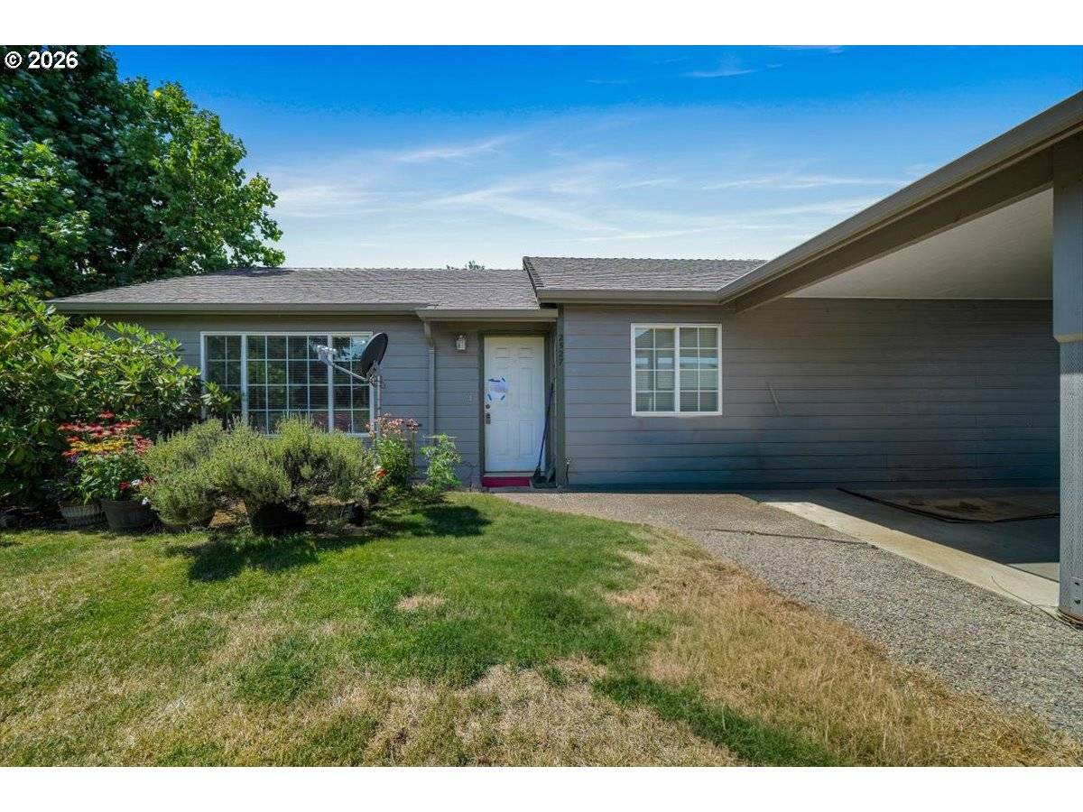 2523 E MAIN ST, Cottage Grove, OR 97424