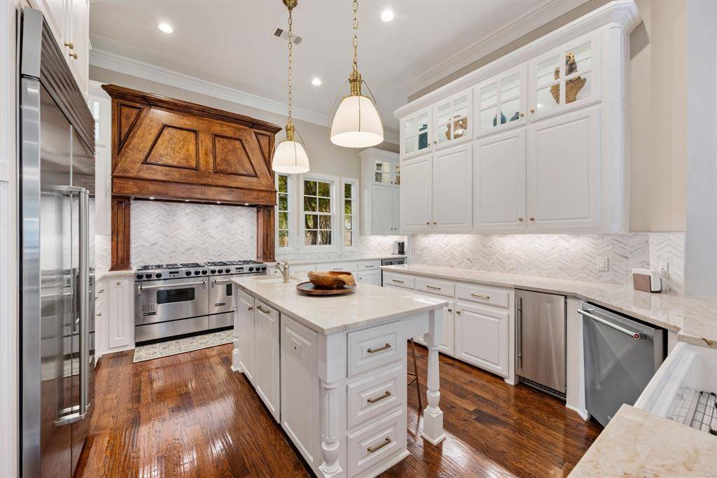 802 Carriage Court, Southlake, TX 76092