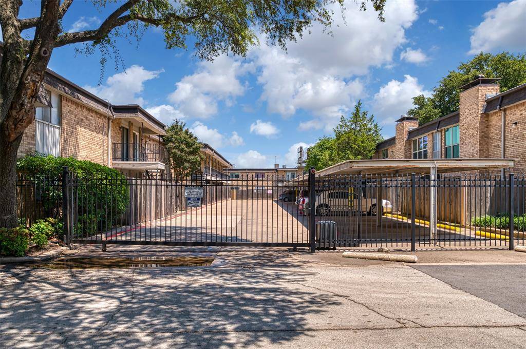 10252 REGAL OAKS Drive #B, Dallas, TX 75230