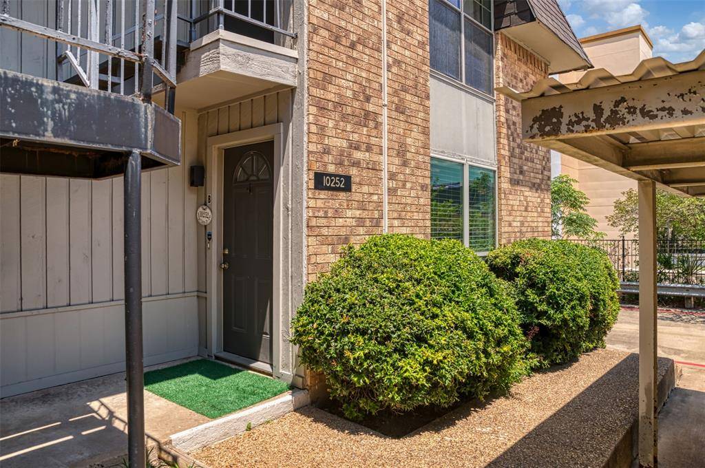 10252 REGAL OAKS Drive #B, Dallas, TX 75230