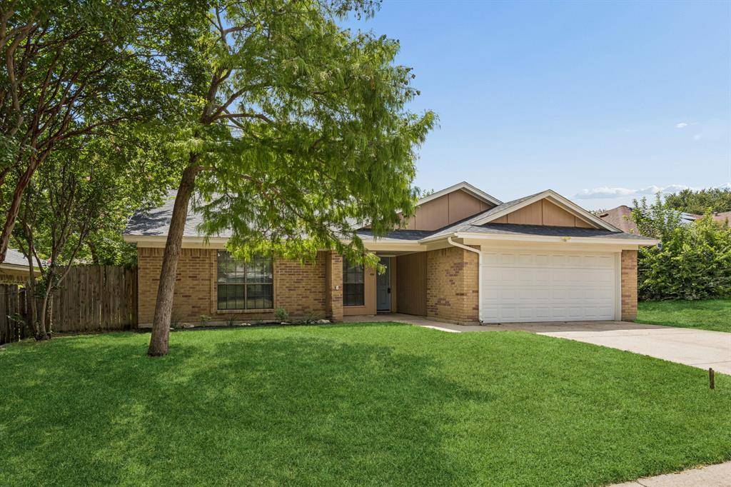 825 Bristol Avenue, Saginaw, TX 76179