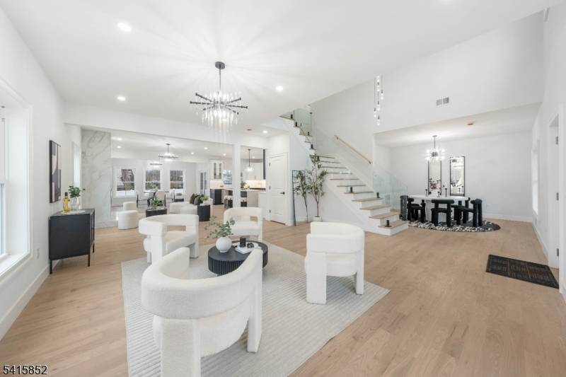 302 West Ln, Clark Twp., NJ 07066