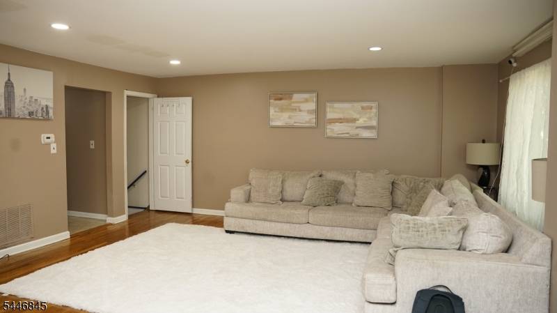 118 Devonshire Ct, Hillsborough Twp., NJ 08844