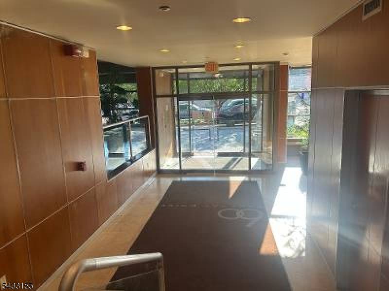 60 Parkway Dr #3G, East Orange City, NJ 07017