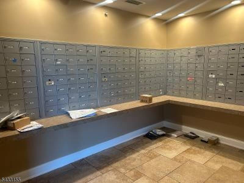 60 Parkway Dr #3G, East Orange City, NJ 07017
