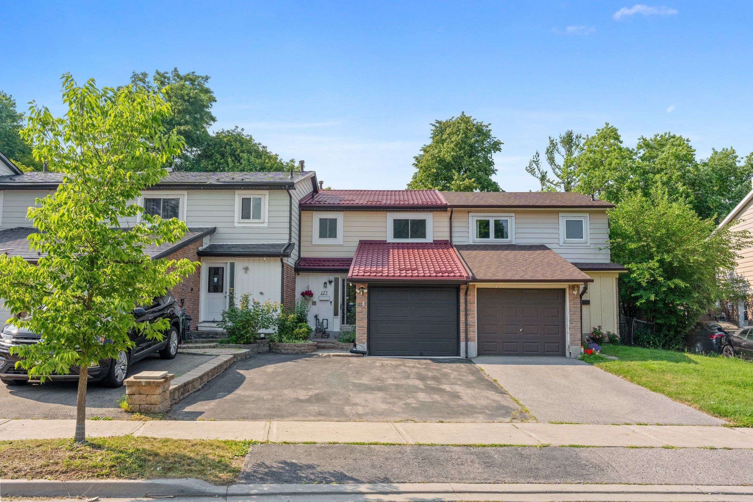 127 Lowry SQ, Toronto E11, ON M1B 1N7