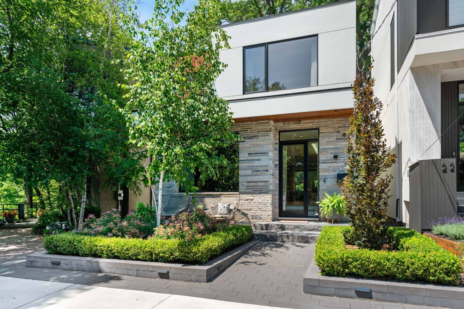 20 Duart Park RD, Toronto E02, ON M4E 1J2
