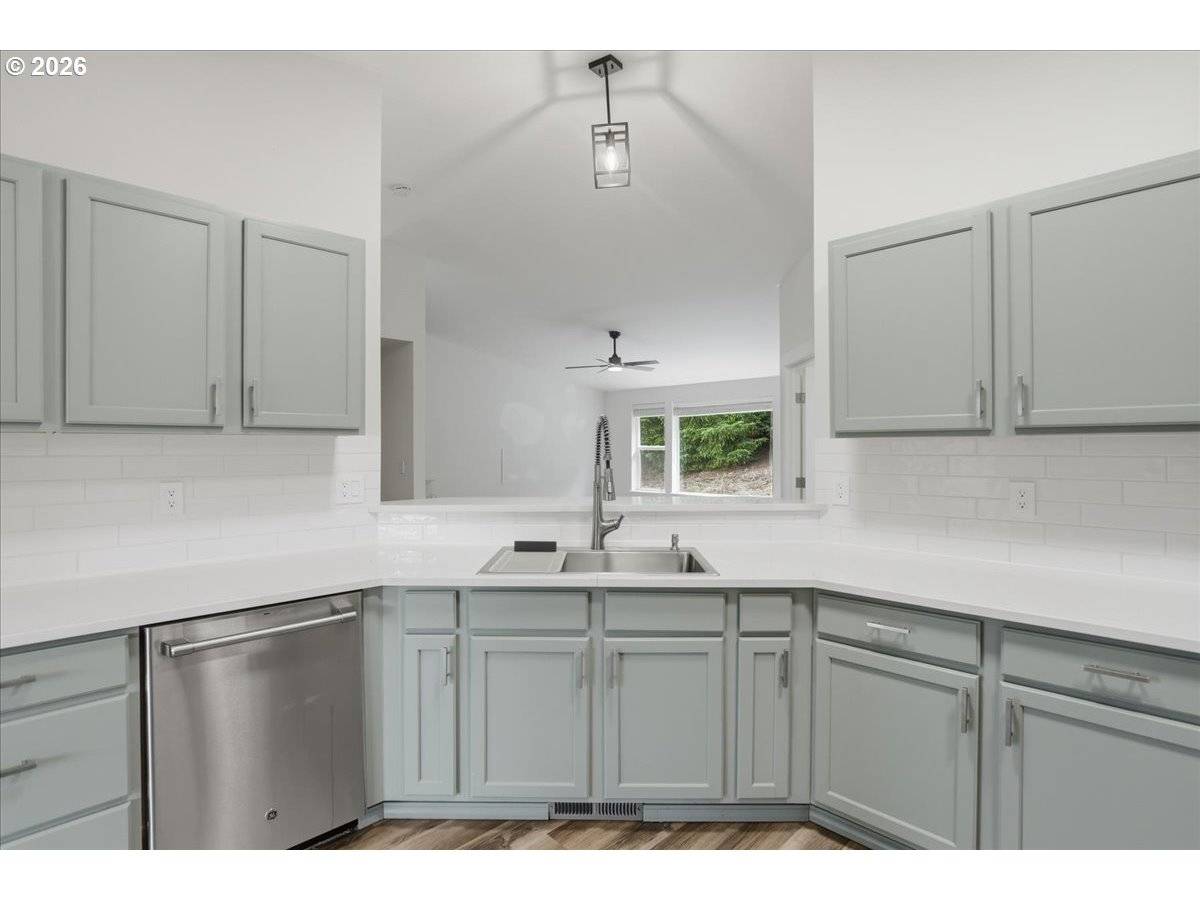 108 POWDER HILL DR, Kalama, WA 98625