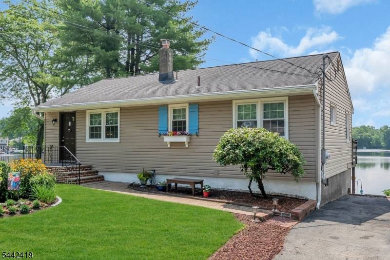 3 Duck Point Trl, Jefferson Twp., NJ 07885