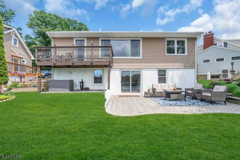 3 Duck Point Trl, Jefferson Twp., NJ 07885