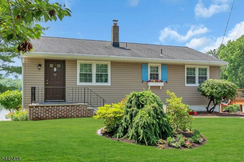 3 Duck Point Trl, Jefferson Twp., NJ 07885