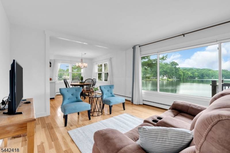 3 Duck Point Trl, Jefferson Twp., NJ 07885