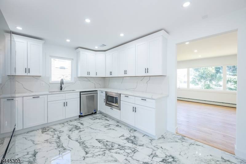 214 Alberta Dr, Saddle Brook Twp., NJ 07663