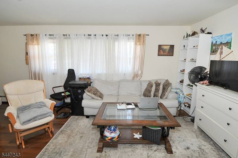 300 Kennedy Dr, Linden City, NJ 07036