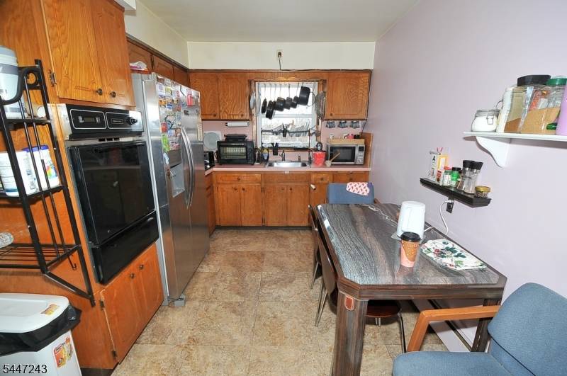 300 Kennedy Dr, Linden City, NJ 07036