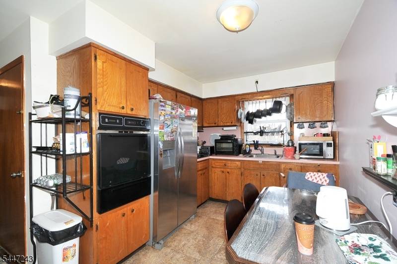 300 Kennedy Dr, Linden City, NJ 07036