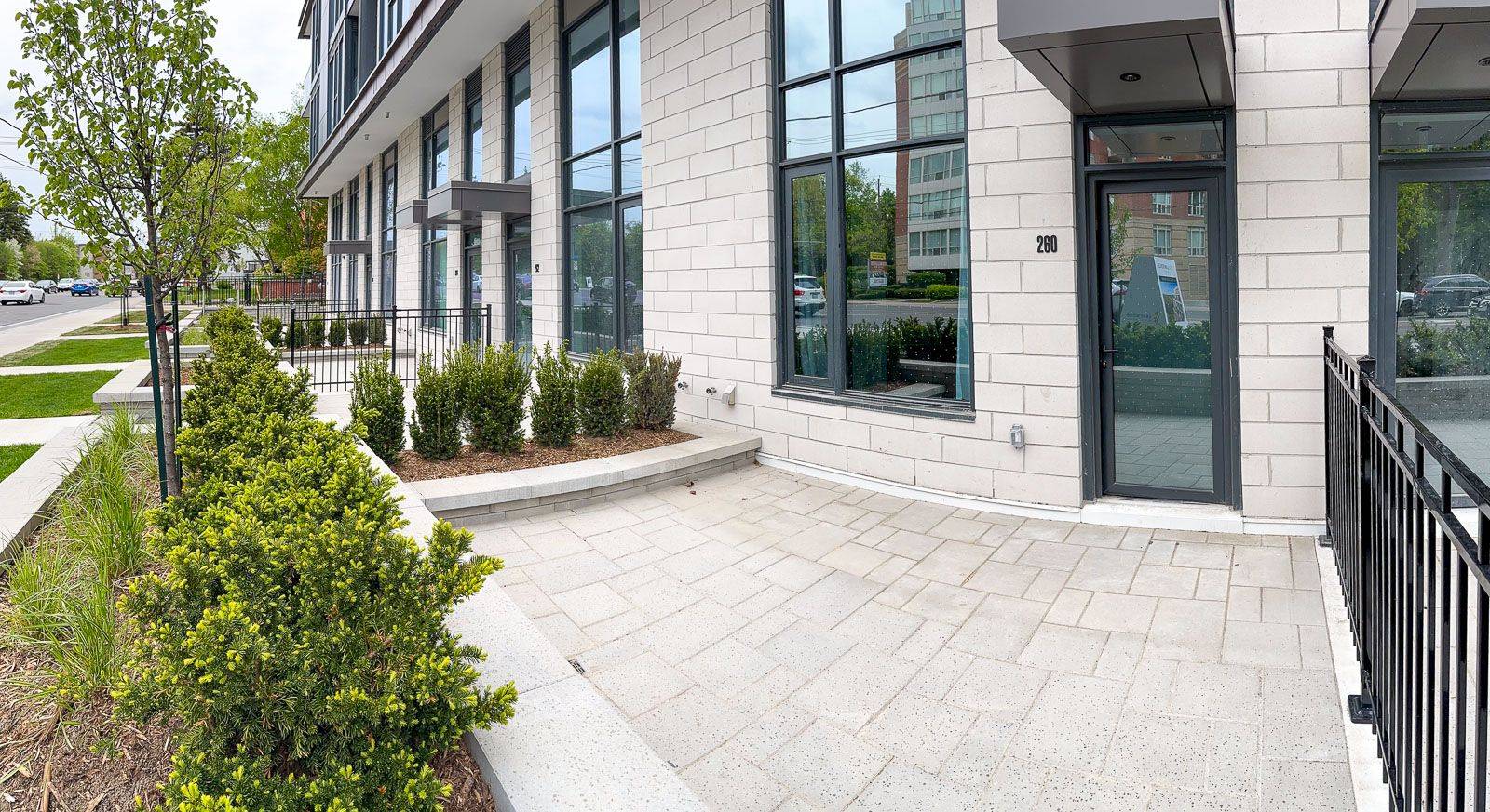 250 Lawrence AVE W #105, Toronto C04, ON M5M 1B1