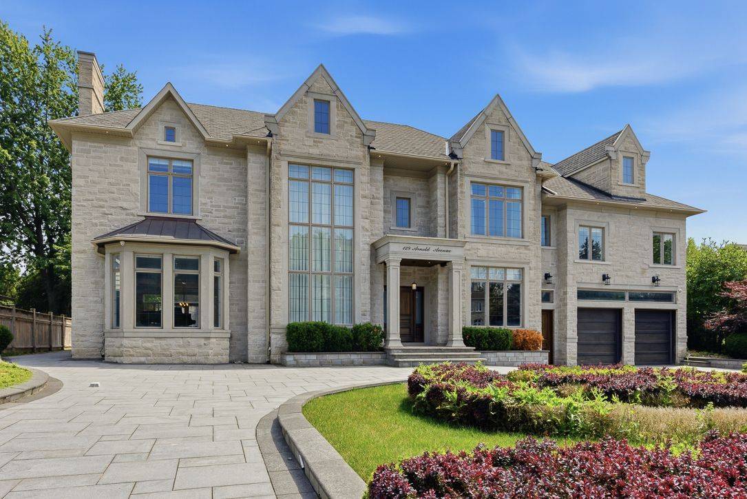 129 Arnold AVE, Vaughan, ON L4J 1B8