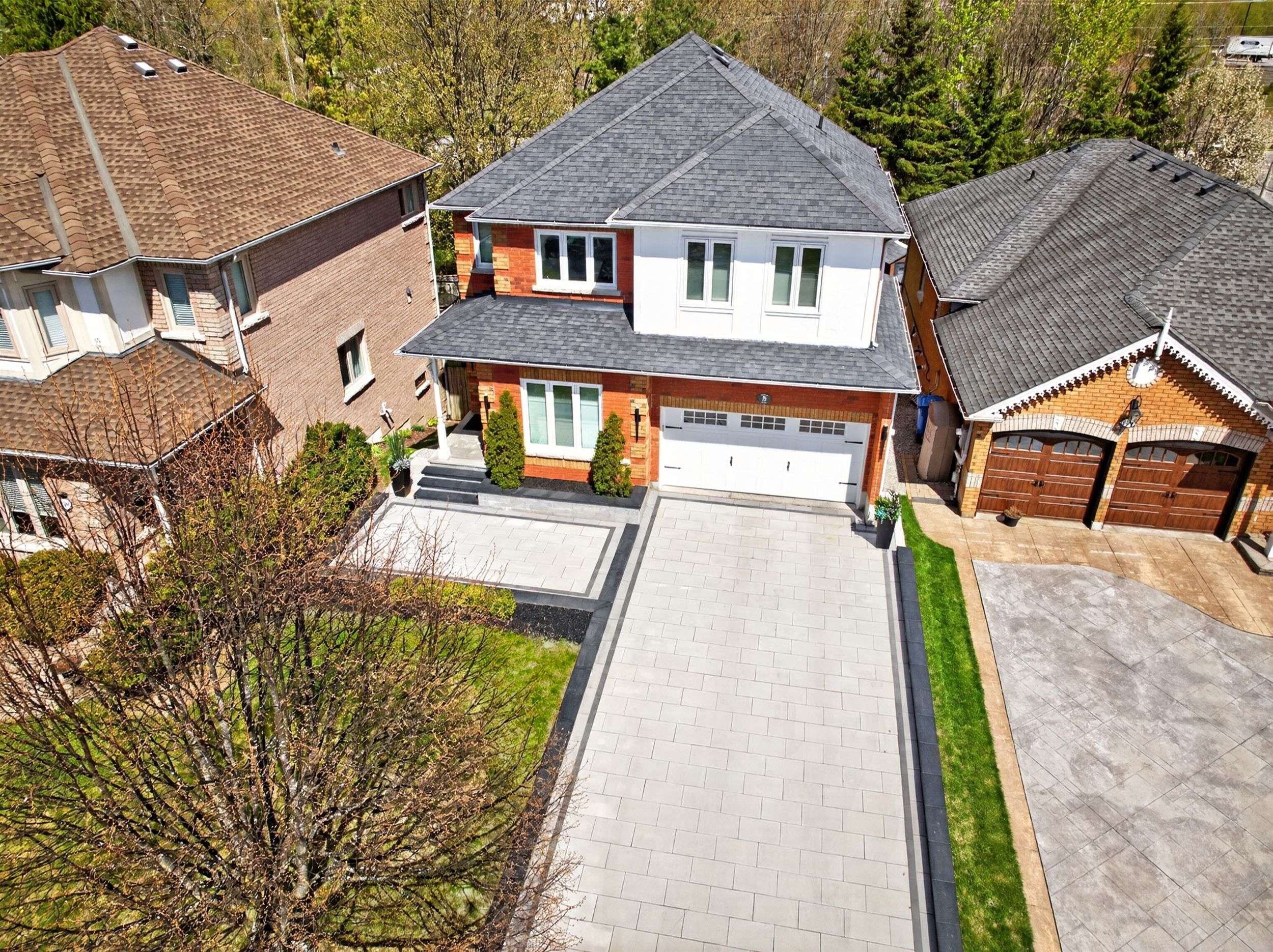 5 Yvonne PL, Aurora, ON L4G 7E5