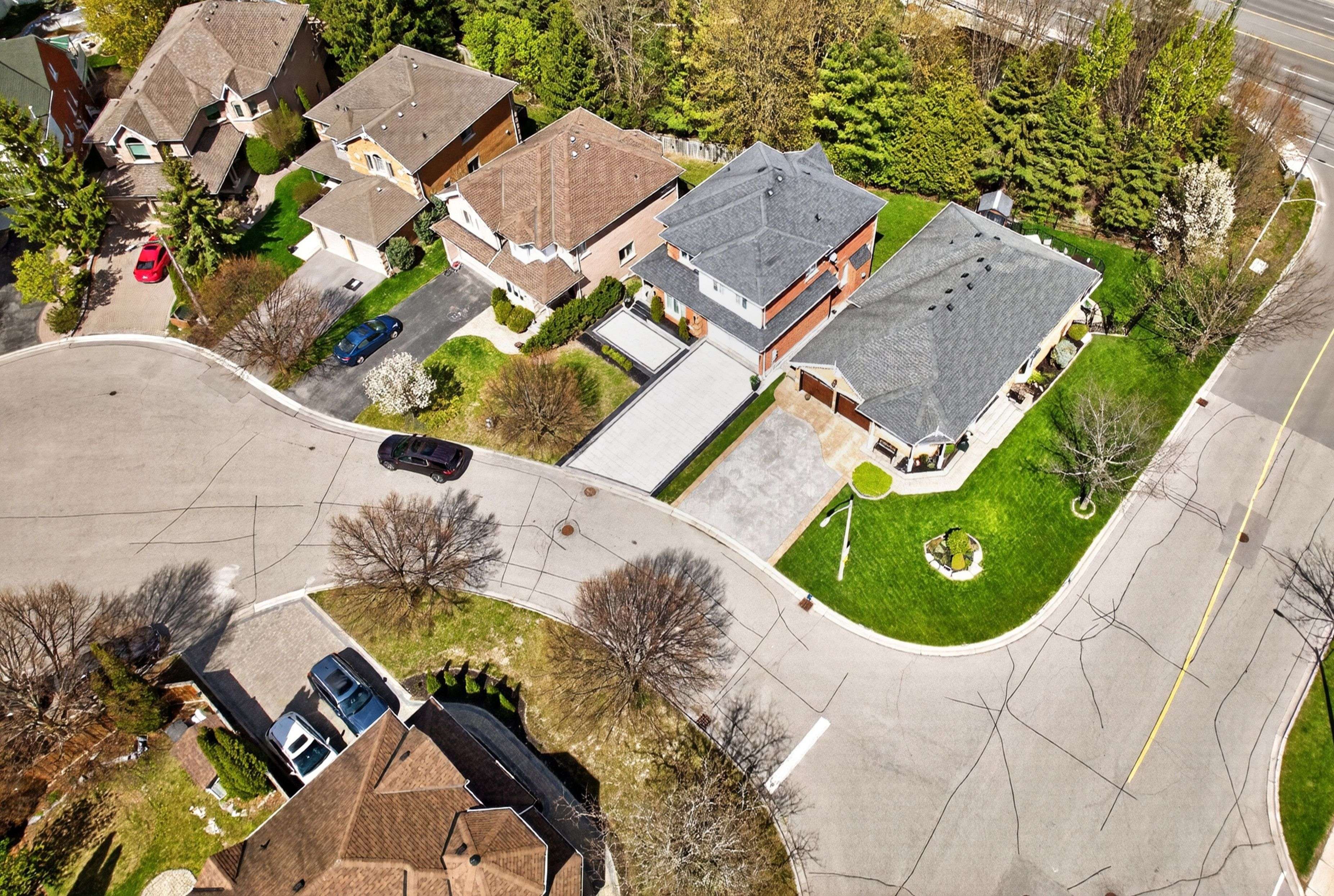 5 Yvonne PL, Aurora, ON L4G 7E5