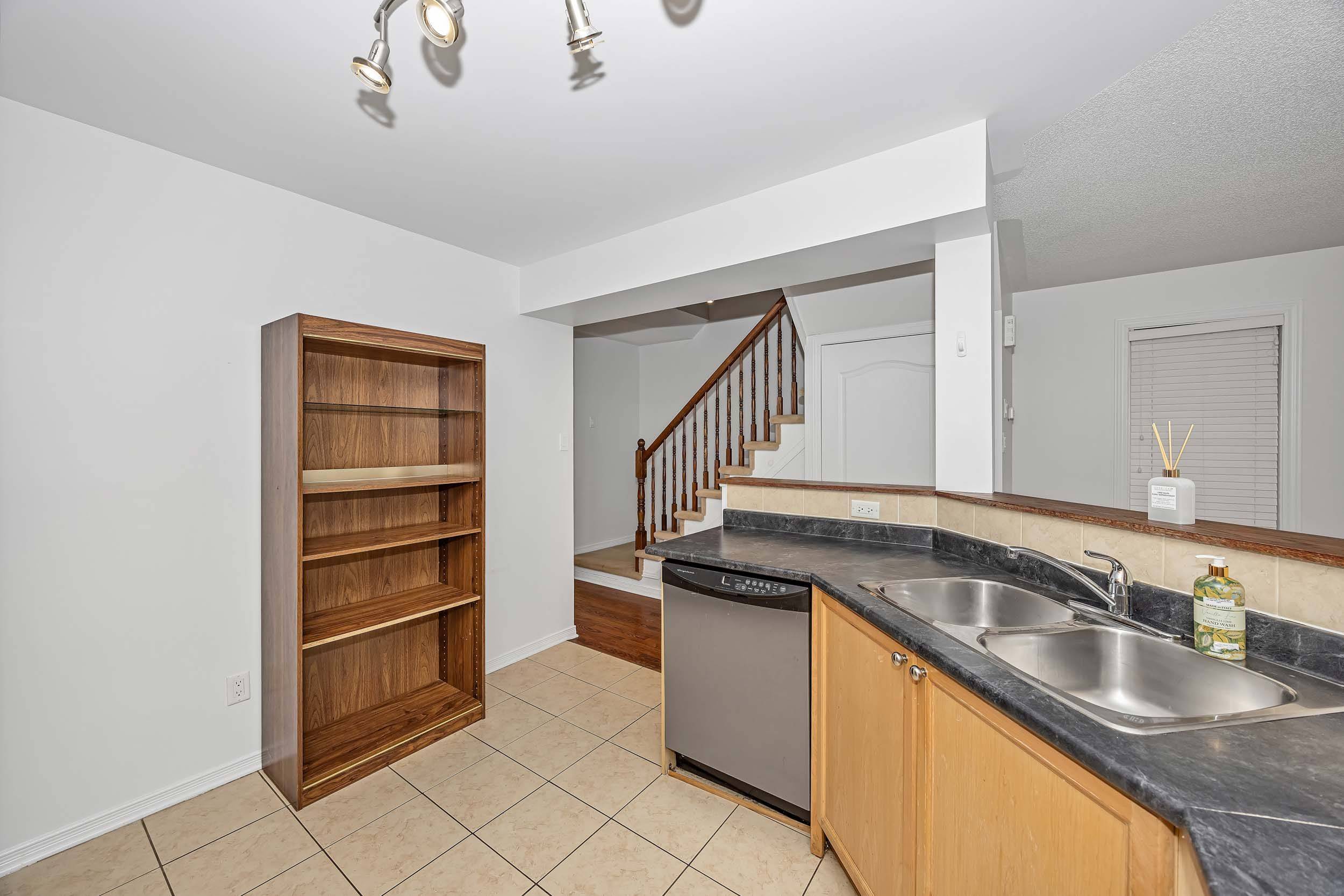 323 Freedom Private, Alta Vista And Area, ON K1G 6W3