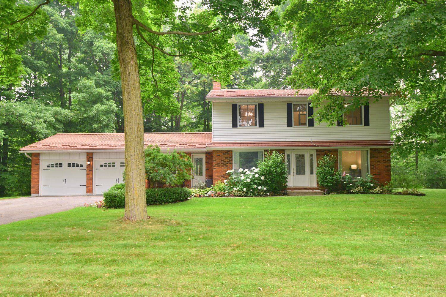 421 8th Concession RD E, Hamilton, ON L0P 1B0