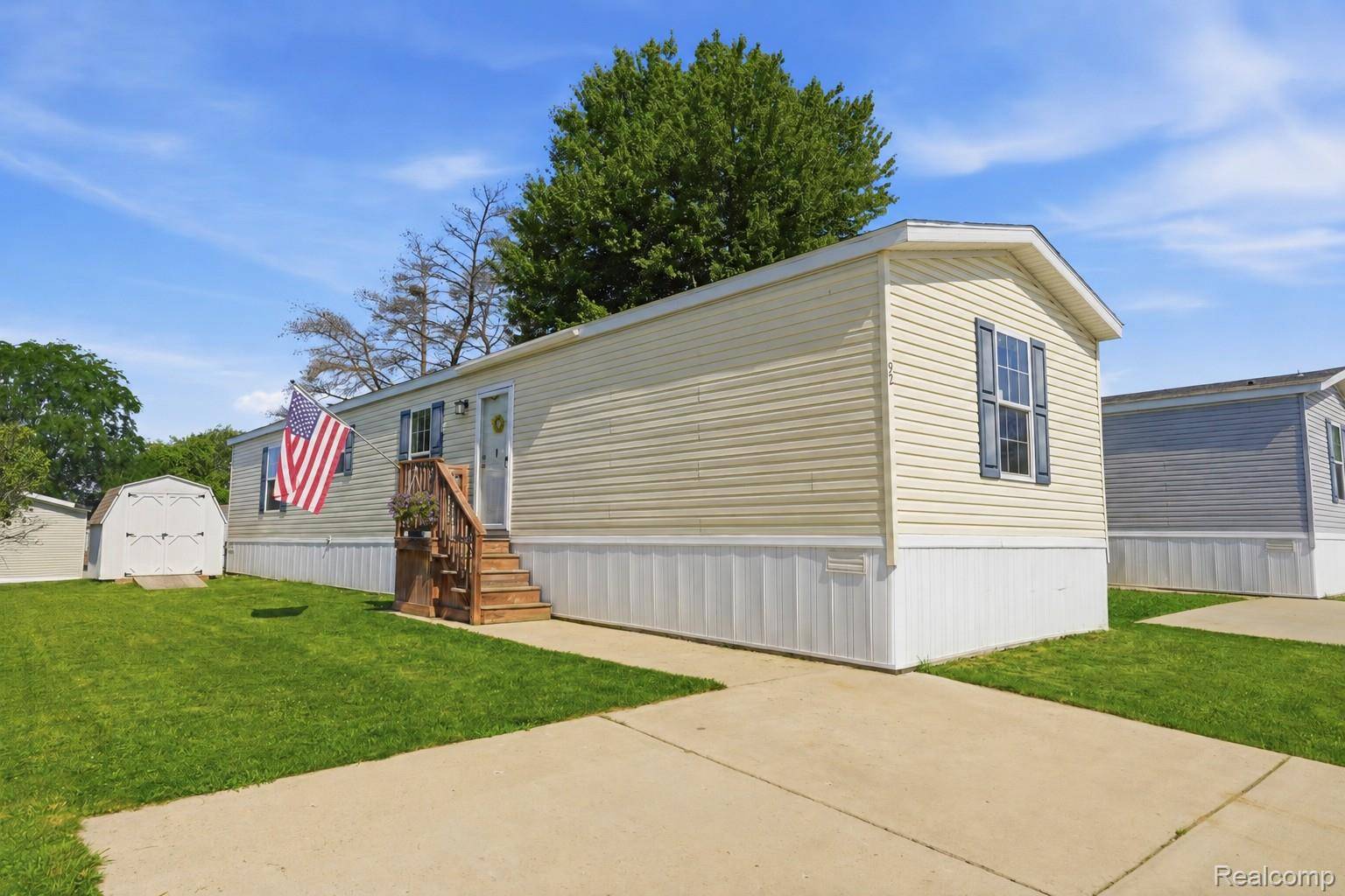 92 Normandy DR, Howell, MI 48843