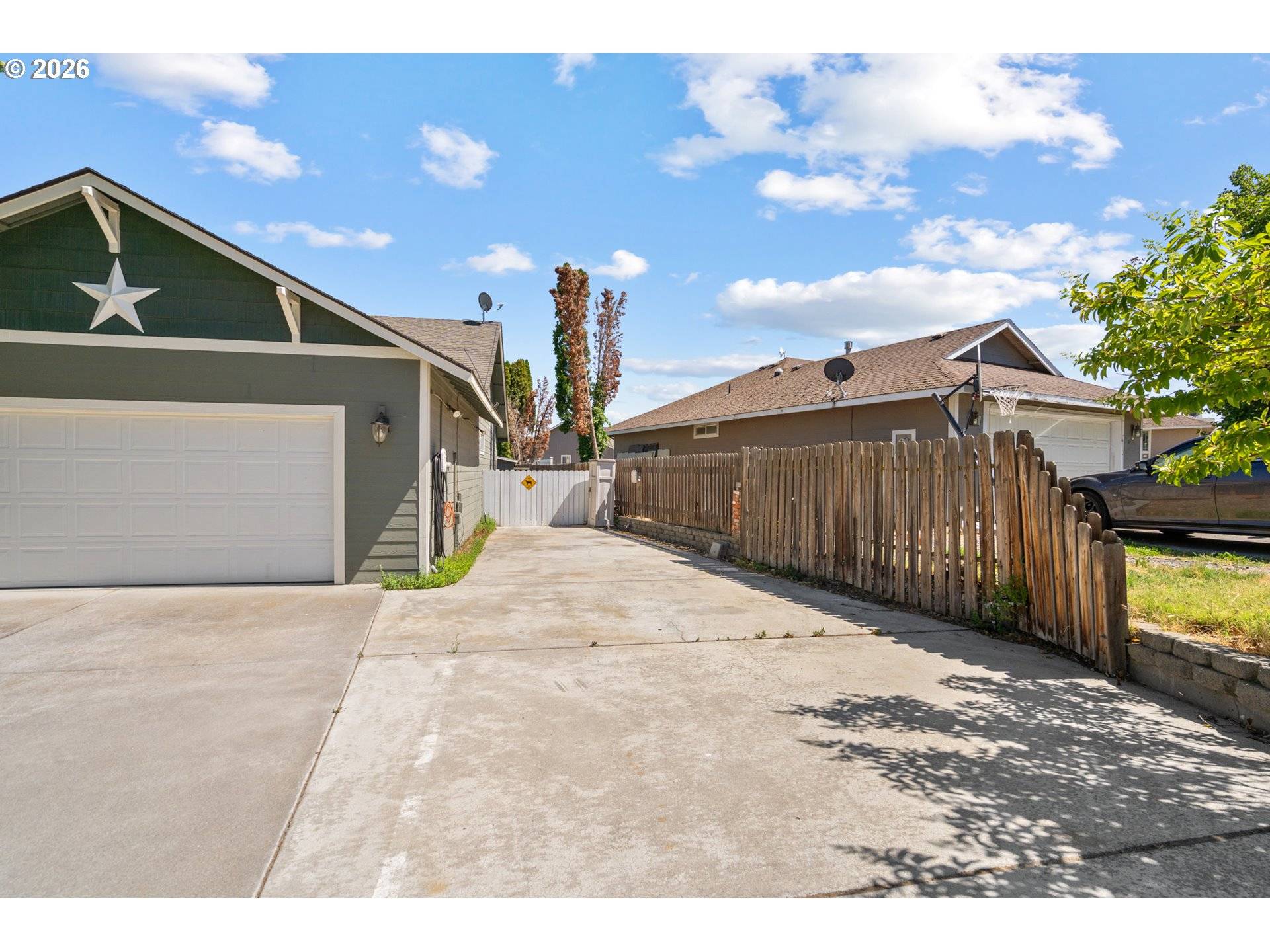 2433 CURLEW ST, Umatilla, OR 97882