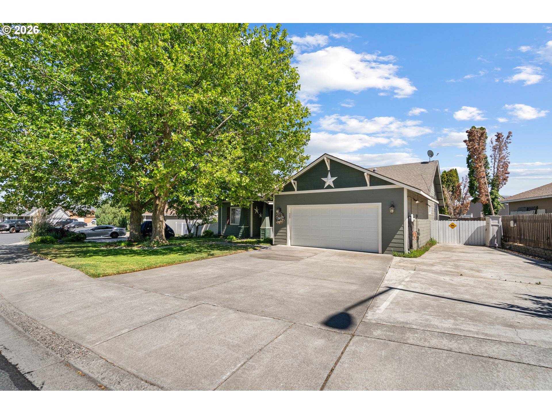 2433 CURLEW ST, Umatilla, OR 97882