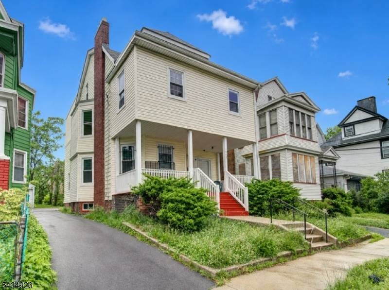 1035 Hunterdon St, Newark City, NJ 07112