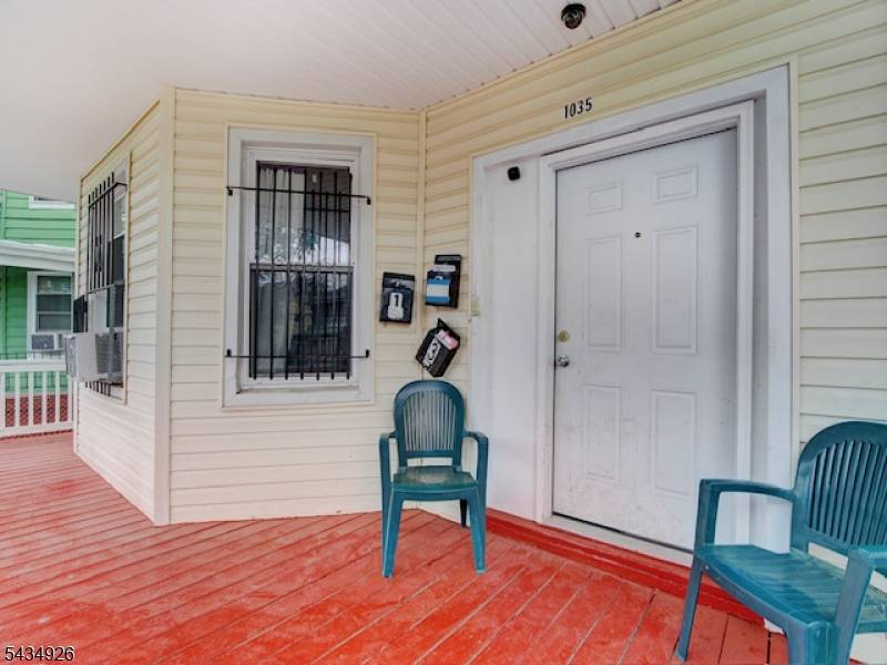 1035 Hunterdon St, Newark City, NJ 07112