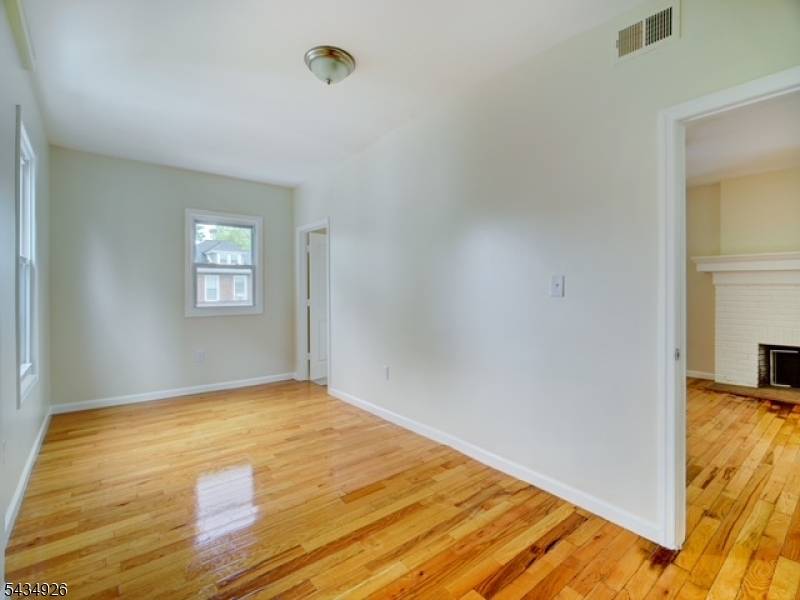 1035 Hunterdon St, Newark City, NJ 07112
