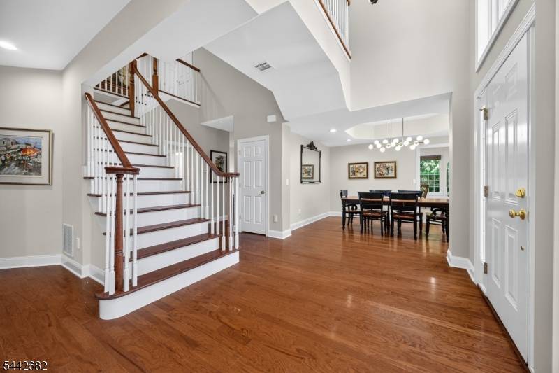 10 Camlet Ct, Roseland Boro, NJ 07068