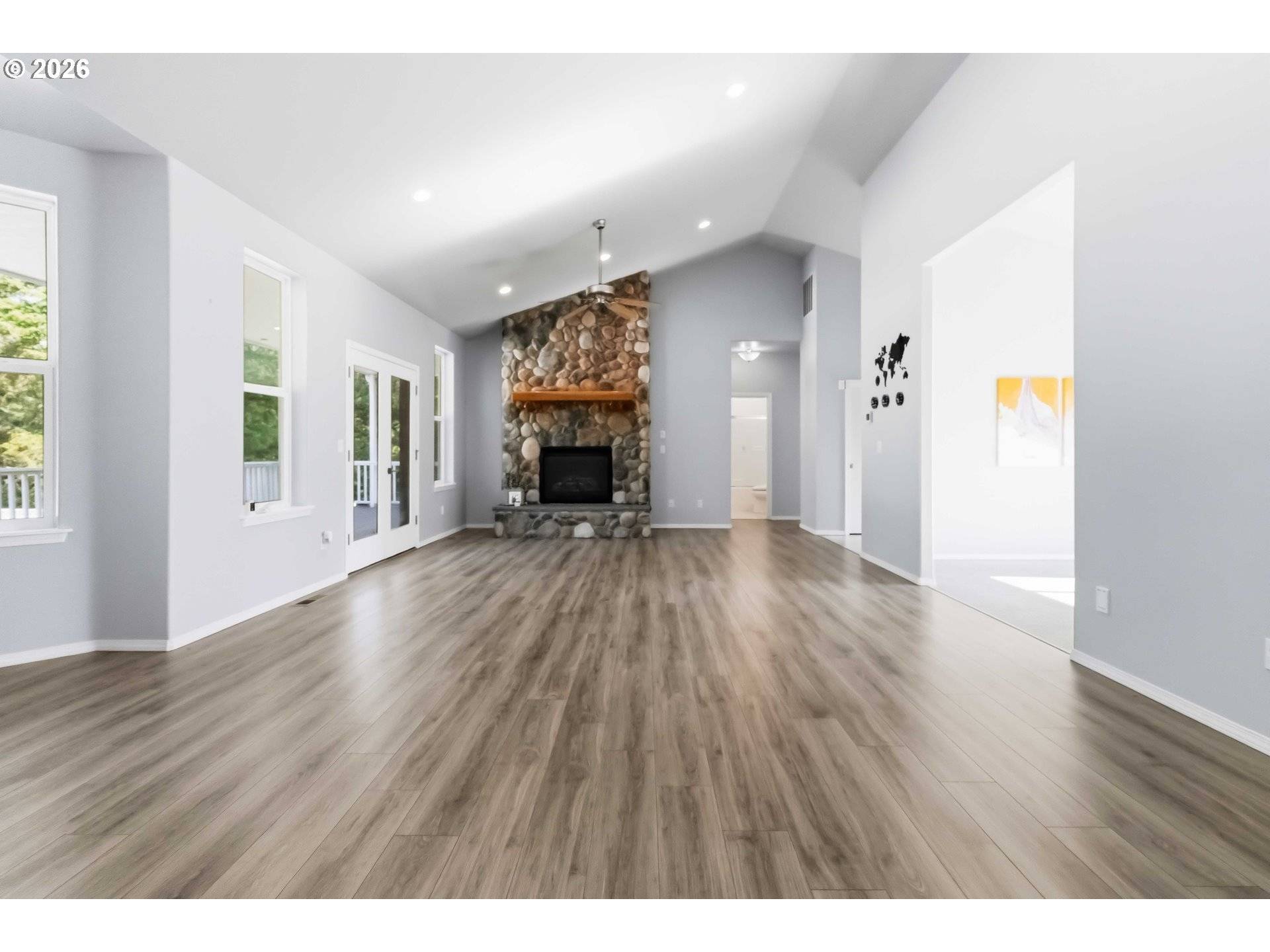 128 FLAGSTONE DR, Silver Lake, WA 98645