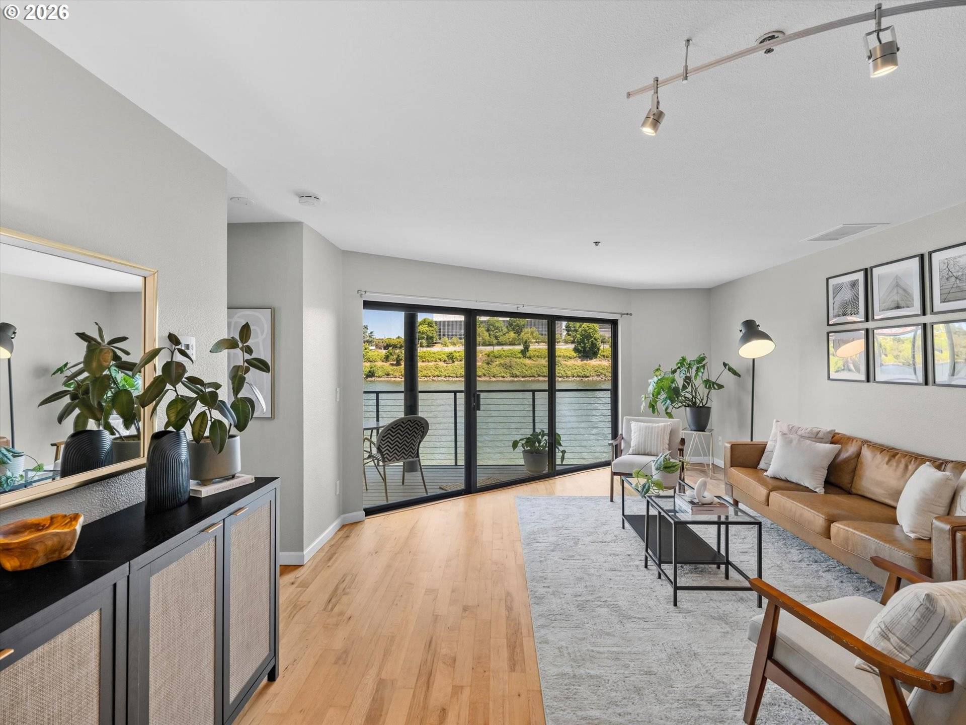 840 NW NAITO PKWY #H12, Portland, OR 97209