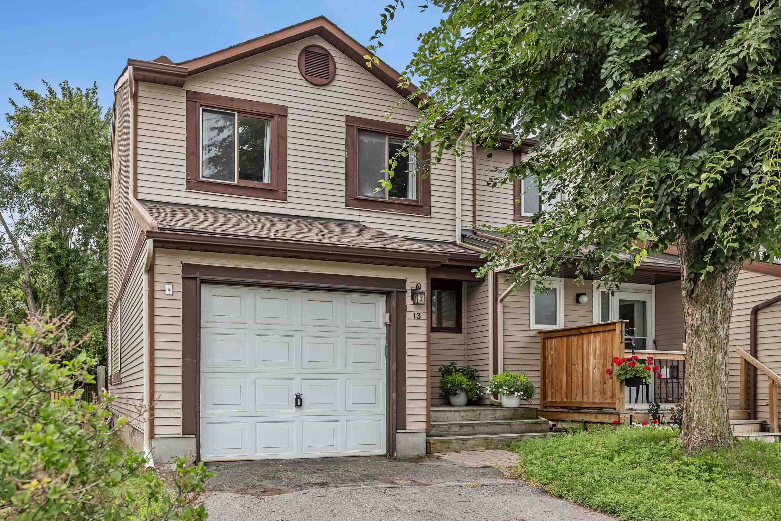 13 Shearer CRES, Kanata, ON K2L 3M9