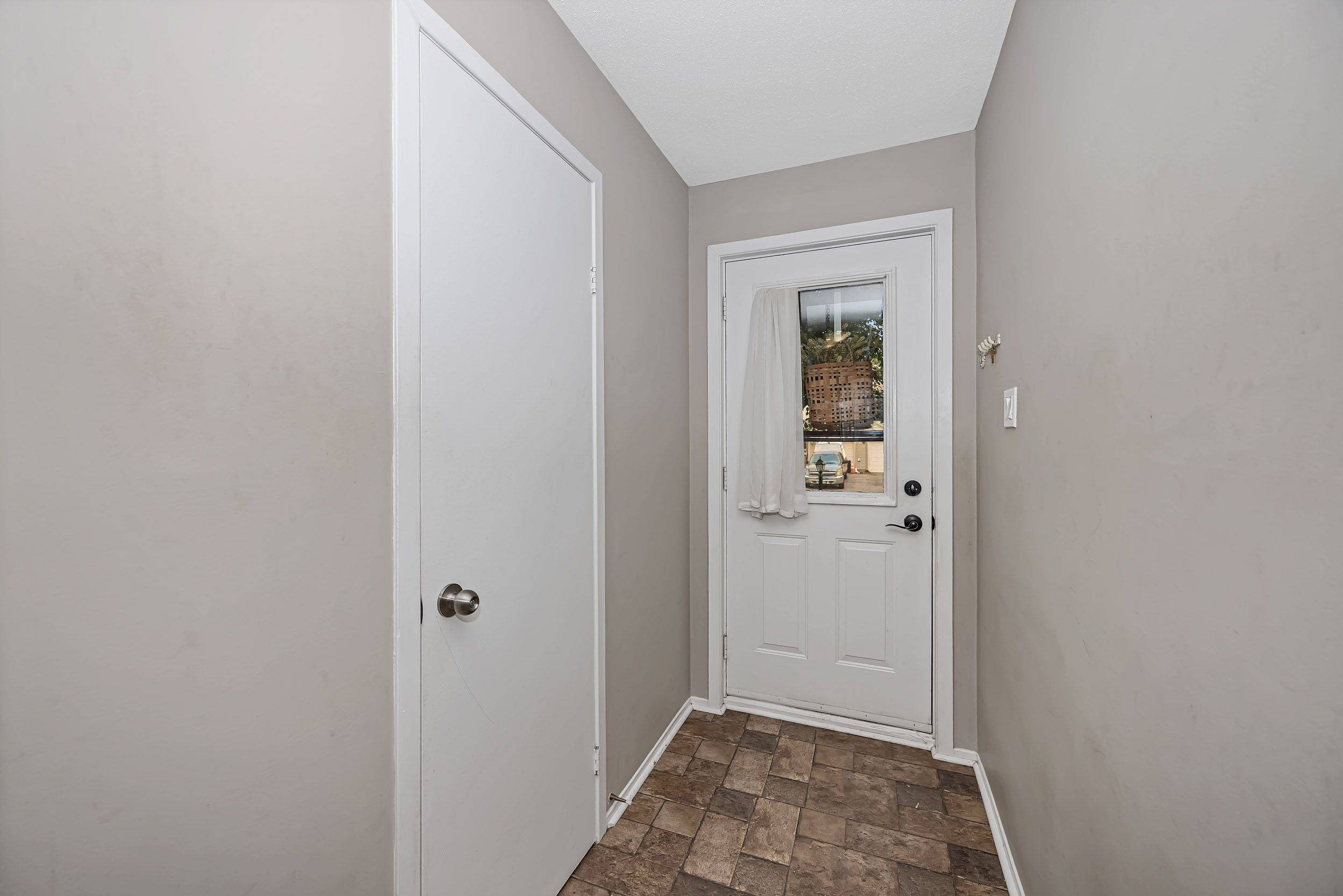 13 Shearer CRES, Kanata, ON K2L 3M9