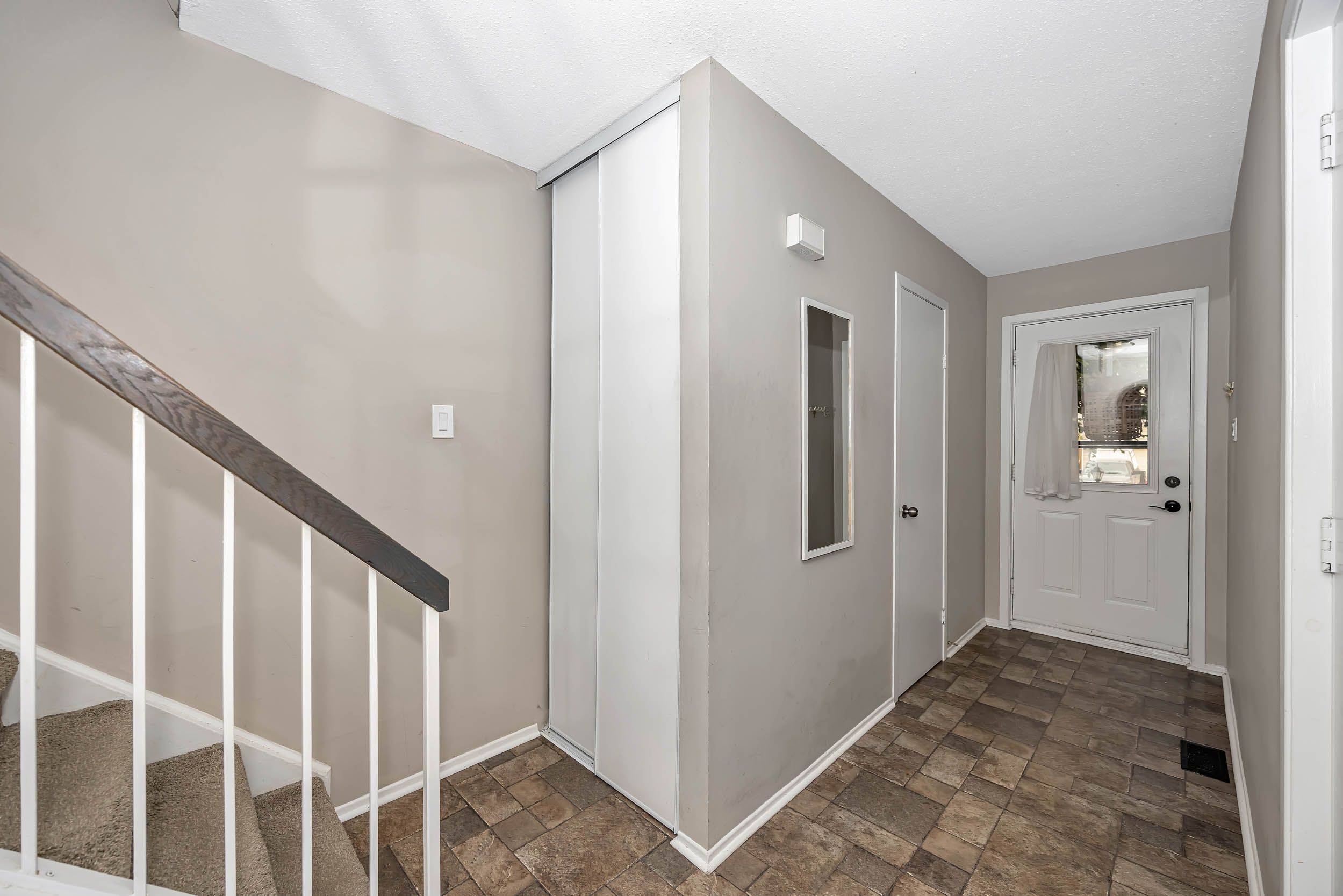 13 Shearer CRES, Kanata, ON K2L 3M9