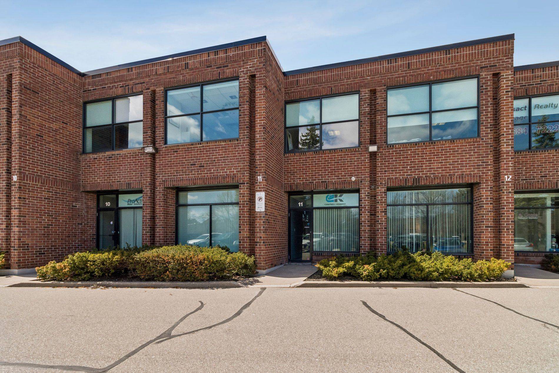 242 Applewood CRES #10-11, Vaughan, ON L4K 4E5