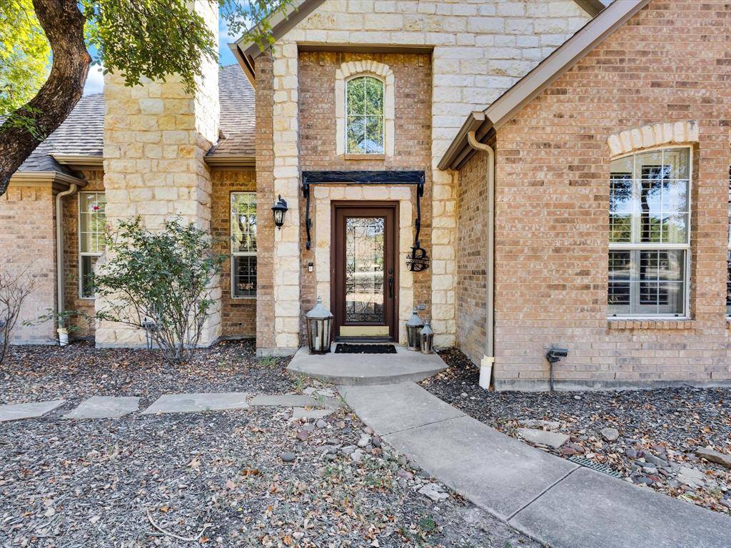 142 Crown Ridge Court, Fort Worth, TX 76108