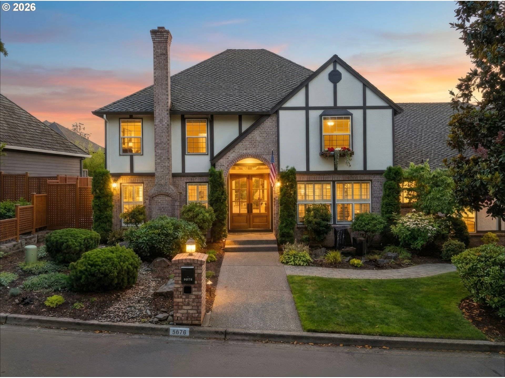 5676 SOUTHWOOD DR, Lake Oswego, OR 97035
