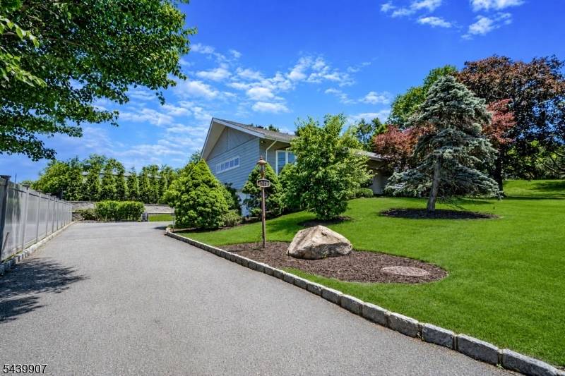 128 Beverly Rd, Fairfield Twp., NJ 07004