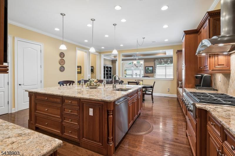 10 JOHNS DRIVE, Warren Twp., NJ 07059