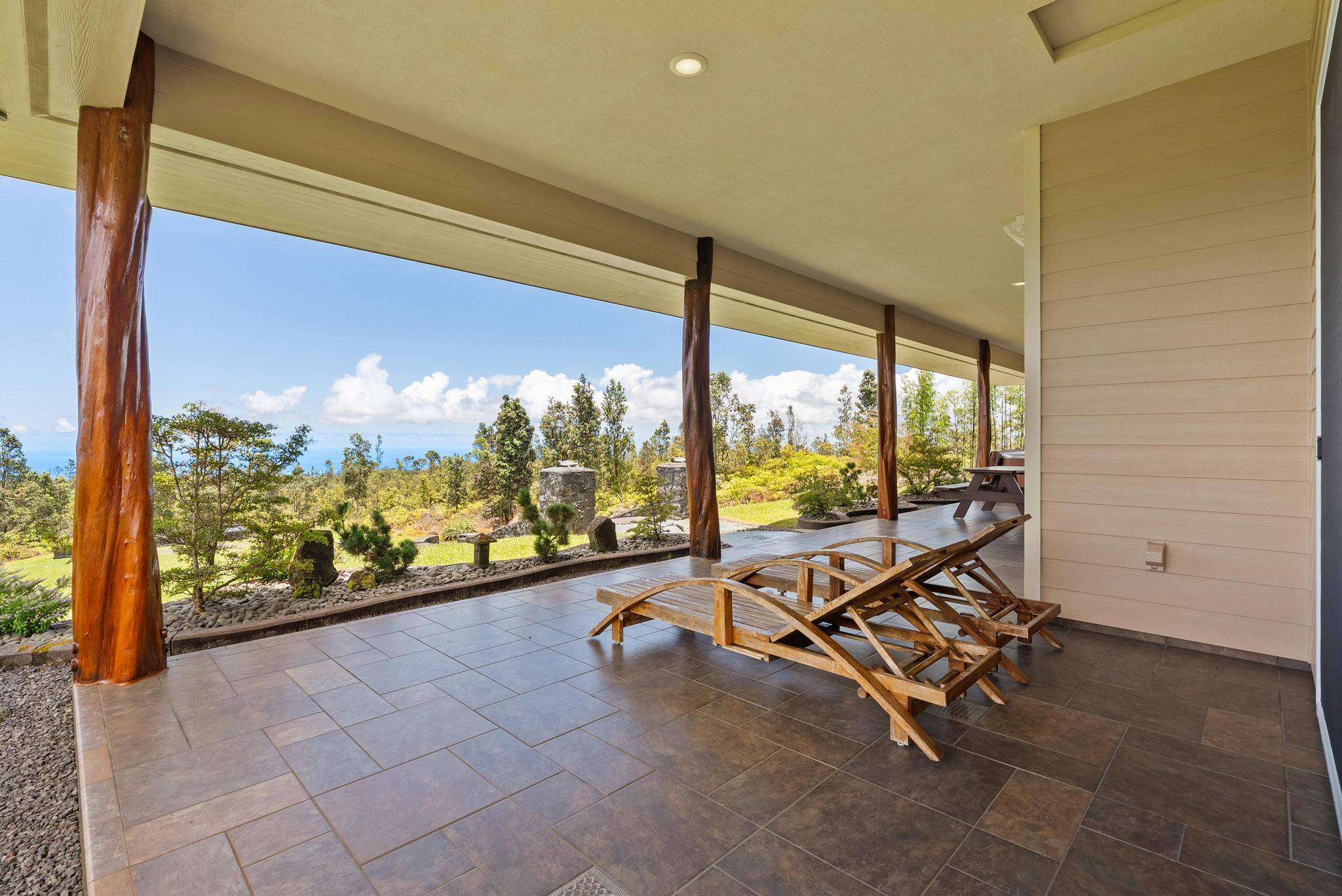 3331 KAUMANA DRIVE, Hilo, HI 96720