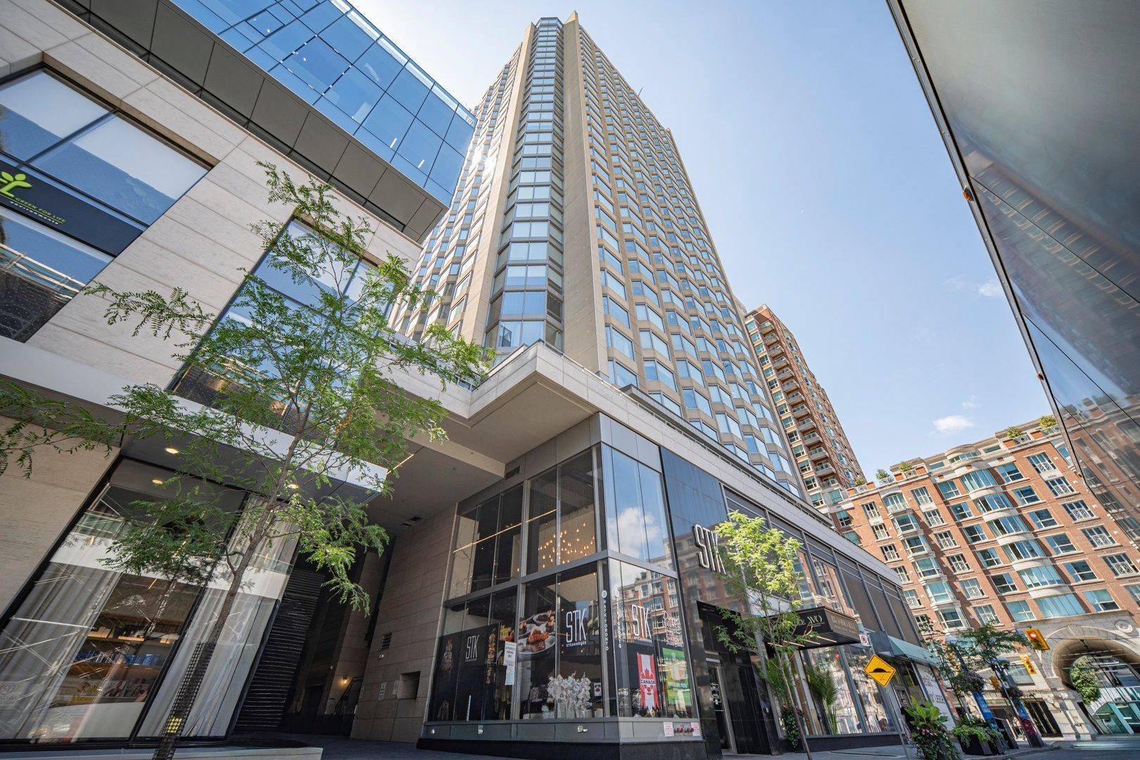 155 Yorkville AVE #2014, Toronto C02, ON M5R 0B4