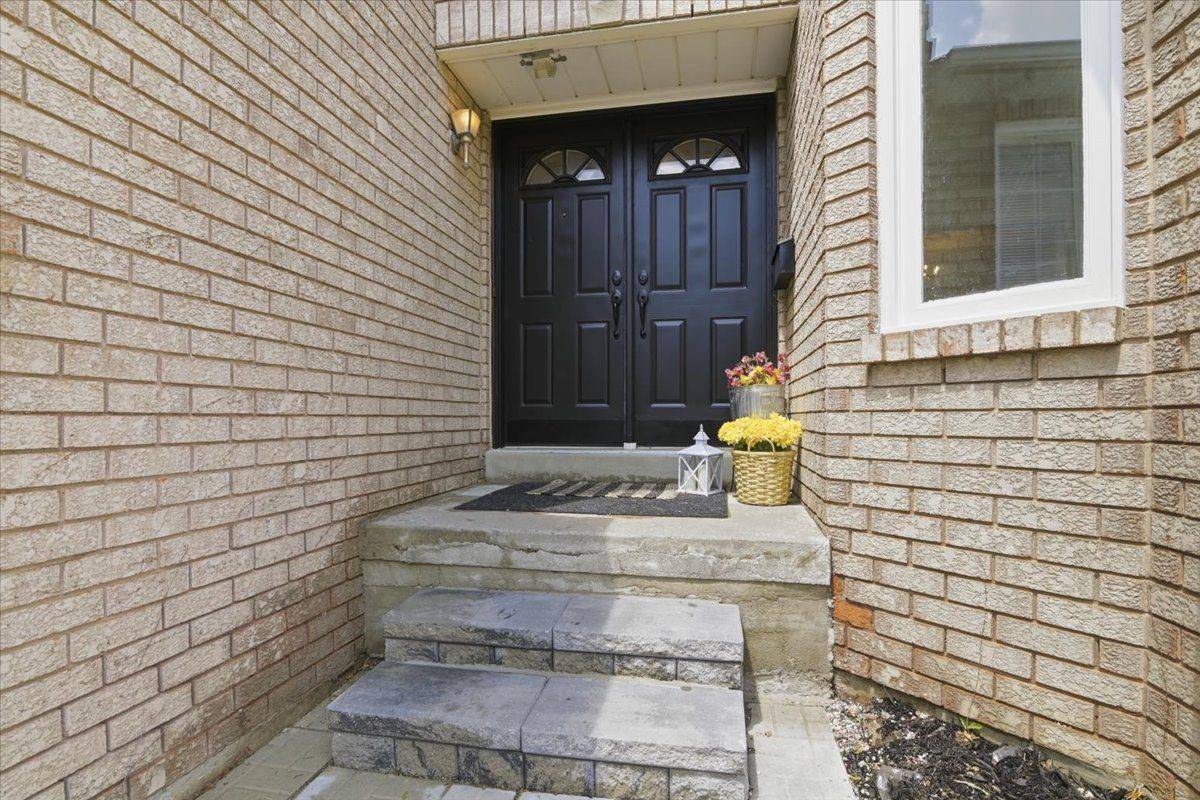 70 Willowbrook DR, Whitby, ON L1R 2A8
